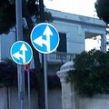 A Colonna i cartelli stradali raddoppiano