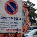 Lavori fermi ma i divieti di sosta persistono