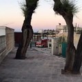 Lungomare, fiamme tra il degrado dell'ex "sciala De Simone "