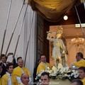 La sacra effigie di San Michele Arcangelo arriva a Trani: tanti i fedeli ad accoglierla