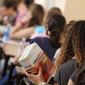 Al via gli esami di maturità, tra stratagemmi tecno e le vecchie, care cartuccere