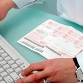 Spray nero sulle telecamere di videosorveglianza: atti vandalici ad una farmacia del centro