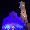 Illuminati dalla solidarietà, la Cattedrale di Trani si tinge di blu