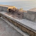 Lo scempio continua: distrutto un pezzo del parapetto della Villa comunale