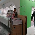 A Norimberga per lavoro, raccoglie giocattoli per distribuirli nei reparti di oncologia d'Italia