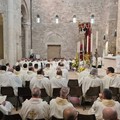 La Cattedrale di Trani riapre le porte ai fedeli con il primo rito della Settimana Santa
