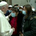 Federica e Maria Pia Paradiso e la carezza di Papa Francesco