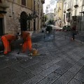 Ripristino delle basole sconnesse: iniziati i lavori nel centro cittadino