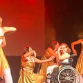 Al Festival del Giullare a Trani lo spettacolo “Scomodi” scuote le coscienze e abbatte i pregiudizi