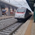Circolazione ferroviaria bloccata sulla Bari-Foggia, fermi treni anche a Trani: una persona investita da un treno a Barletta