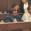 Caos a Palazzo Palmieri sul dimensionamento scolastico. La minoranza ritira la proposta e blocca il blitz del PD. Marinaro: «Un emendamento per far tornare Galiano»