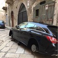 Nuovo furto di pneumatici in via Cambio