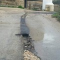 Via delle Tufare, cede l'asfalto lungo il tracciato della fibra ottica