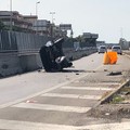 Auto ribaltata sulla statale 16bis, ferito un 30enne