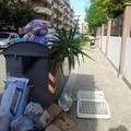 Rifiuti, ecco come si è svegliata stamattina via Città di Milano