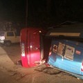Via Malcangi, l'auto si ribalta finendo su quelle in sosta