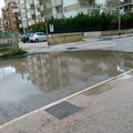 Via Città di Milano: spariscono le buche, ma rimane il grande lago