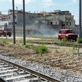 Stoppie in fiamme, i vigili del fuoco intervengono in stazione