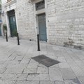 Via Beltrani, installati i nuovi paletti anti-sosta