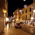 Zone pedonali violate e auto in doppia fila, ecco il centro per le feste