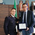 Salva la vita a due anziani, premiato l'agente di Polizia Stefano Fabriani