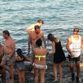 Salvini a Trani non rinuncia a un giro al mare