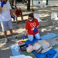 Trani cardioprotetta, in Villa comunale volontari alle prese con le manovre di primo soccorso