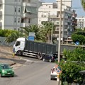 Ancora un camion incastrato a Trani centro: disagi alla circolazione