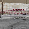 Si staccano calcinacci da un edificio in via Giacinto Francia: nessun danno