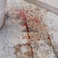 Trani, macchie di sangue sul marciapiede in pieno centro