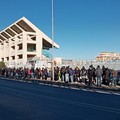 Open day all'hub di Trani, centinaia i cittadini in coda per essere vaccinati