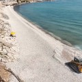 I nuovi ciottoli  sulle spiagge del lungomare fanno male ai bagnanti:  attendiamo l'erosione del mare?