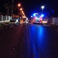 Violento incidente nella notte in via Barletta, un'auto si ribalta
