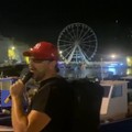 Metroman canta la sua  "Soffro lo stress " sul porto:ed è boom di visualizzazioni sui social