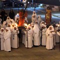La passione di Cristo lungo le strade del centro: ieri la processione dei Misteri  a  Trani