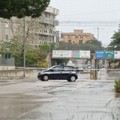 La pioggia allaga il ponte di Pozzo Piano, la Polizia Locale ne blocca l'accesso