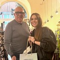 Valentina Romani dopo Cannes torna a Trani: shopping e un amore reciproco tra lei e la città