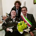 Il tranese Umberto Vescia compie 100 anni, grande festa con il sindaco