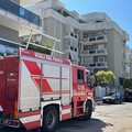 Divampa un incendio in un attico in via Tolomeo