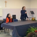 La direttrice di orchestra Gianna Fratta in una speciale lezione di musica con gli allievi della Bovio Rocca Palumbo