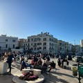 La domenica della vigilia a Trani: tra aperitivi al sole, lo shopping e la spesa
