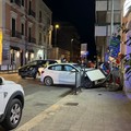 Incidente tra due auto tra via Malcangi e corso Imbriani, una delle due si schianta sul marciapiede