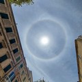 Un cerchio perfetto attorno al sole, lo spettacolare fenomeno nel cielo di Trani
