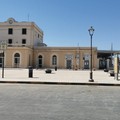 È in ferie la biglietteria della Stazione, troppi passeggeri della linea Stp (per destinazioni tra interno e mare) restano a terra