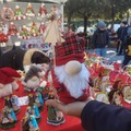 Mercatino di Natale in piazza della Repubblica nel giorno dell’Immacolata