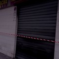 Incendio in un'autosalone in via Superga: un guasto tecnico a una vettura, nessun danno a persone ma tanto spavento