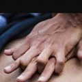 Un massaggio cardiaco in attesa dei soccorsi ha salvato la vita dell'uomo colto da infarto