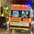 Uomo perde il controllo dell'auto per un malore, incidente in via Aldo Moro