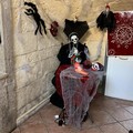 Tutto pronto per Halloween domani in Corso Imbriani n.5: riapre  "il portone da brivido "