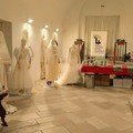 Nostalgia, eleganza, mode: fino a domani la mostra sulle spose nel Novecento a s. Luigi